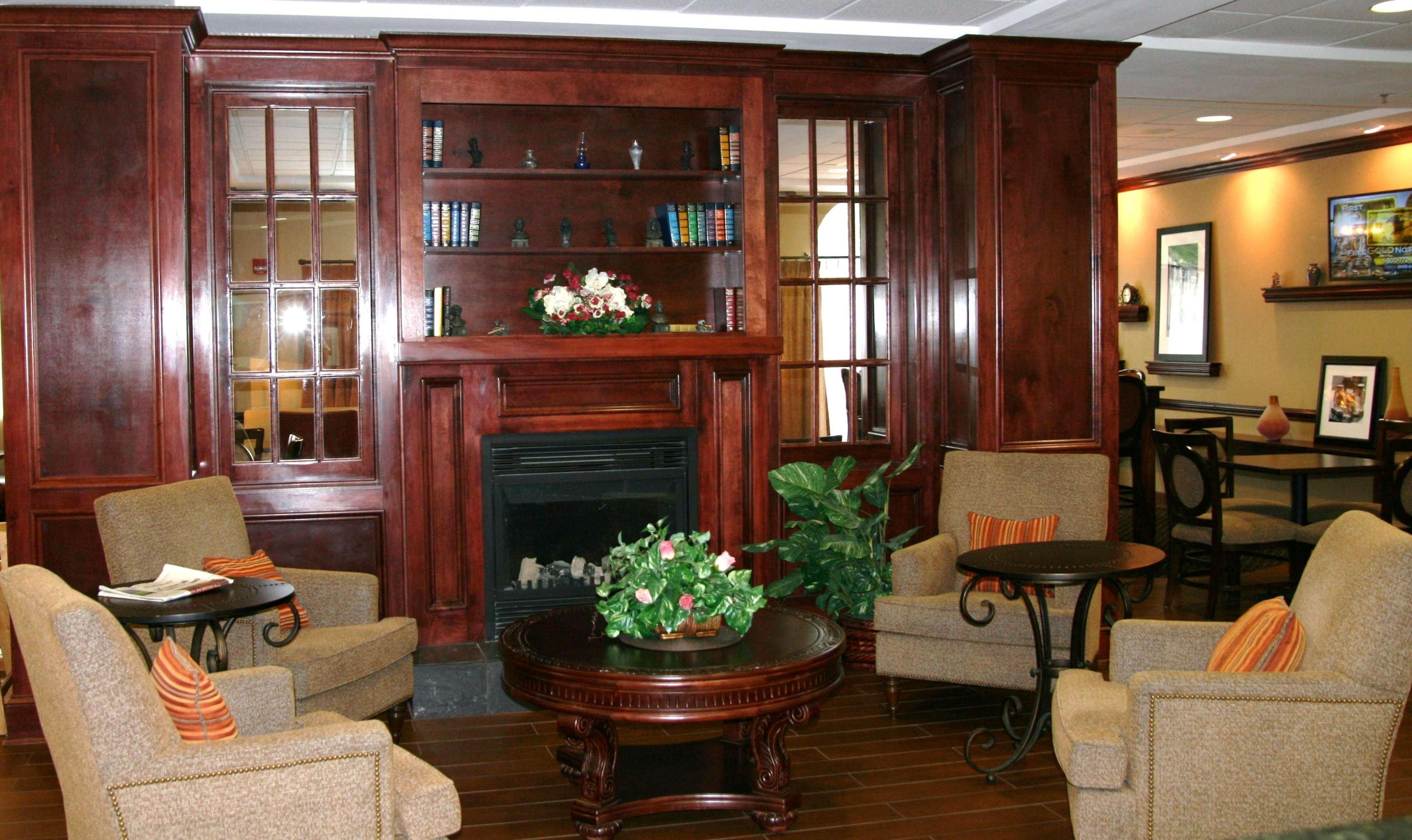 Hampton Inn Newberry Opera House Экстерьер фото