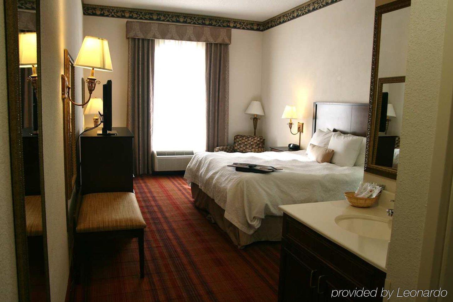 Hampton Inn Newberry Opera House Номер фото