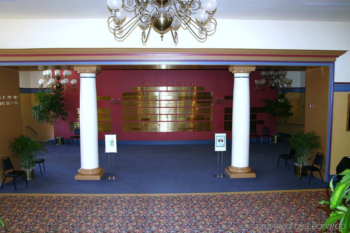 Hampton Inn Newberry Opera House Интерьер фото