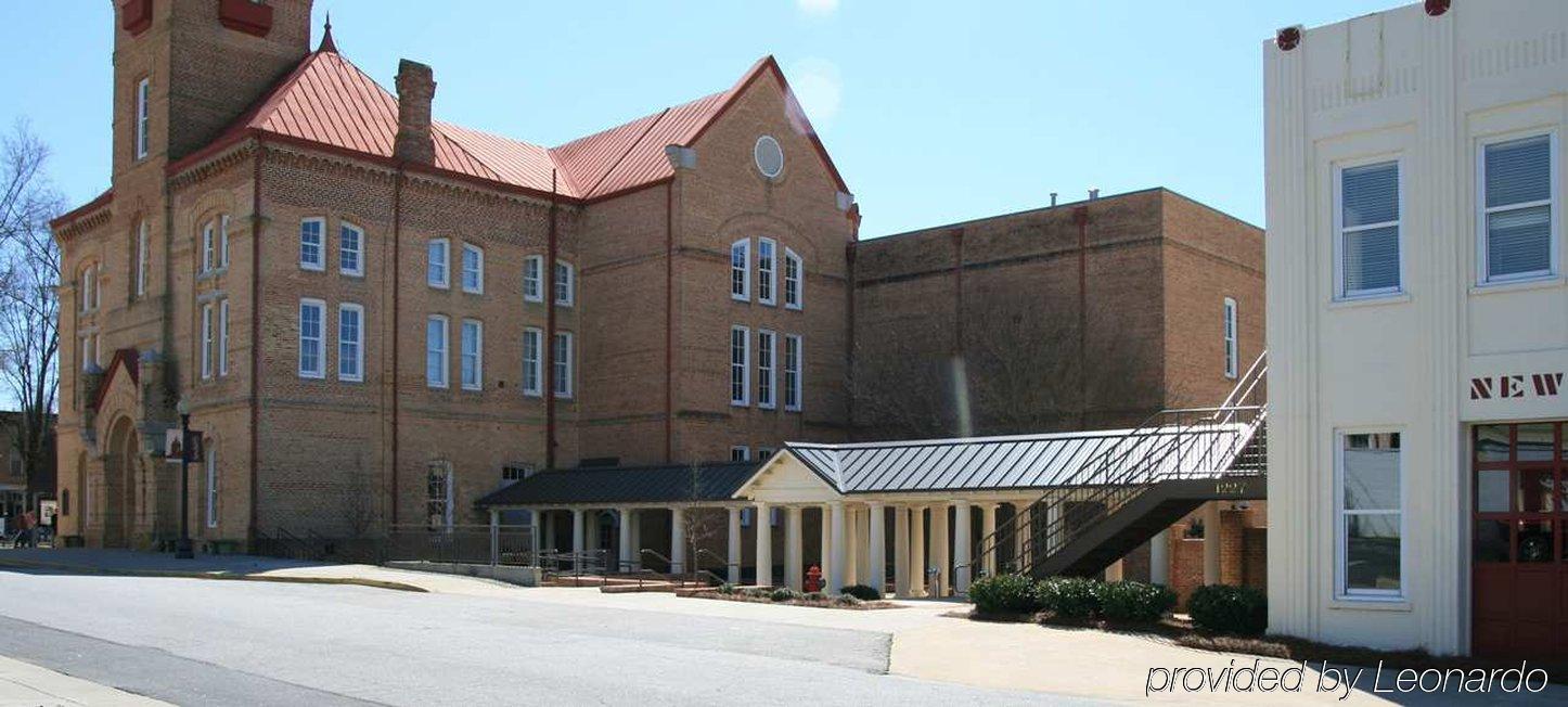 Hampton Inn Newberry Opera House Экстерьер фото